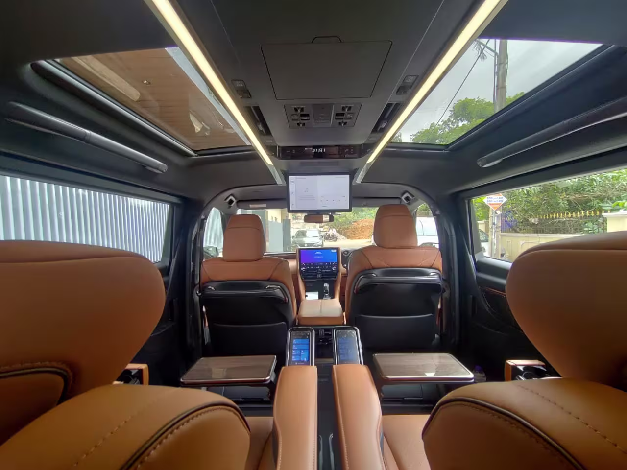 Toyota Vellfire gallery 7