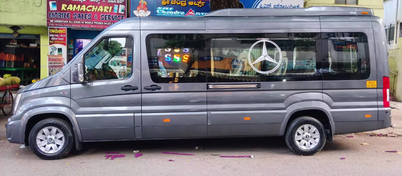 Force Urbania - Front view